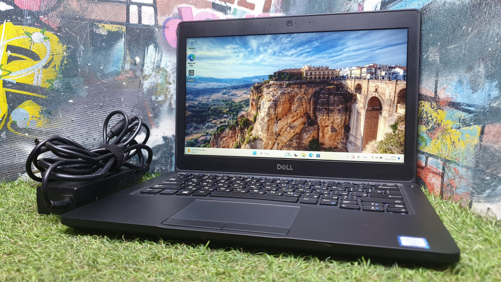 Ноутбук Dell i5-8/4Gb
