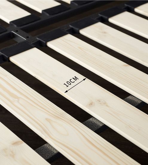 Двуспальная кровать с широким изголовьем Reeves