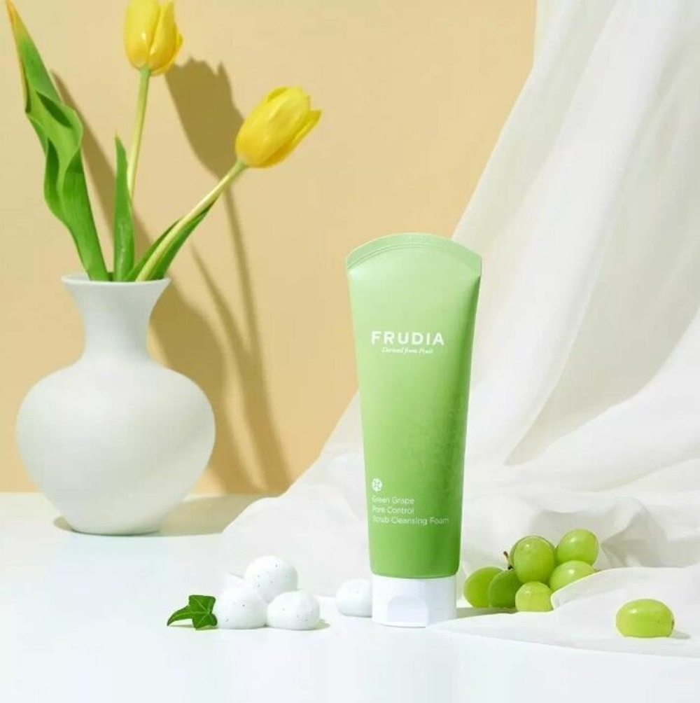 Скраб-пенка для умывания с виноградом Frudia Green Grape Pore Control Scrub Cleansing Foam, 145мл