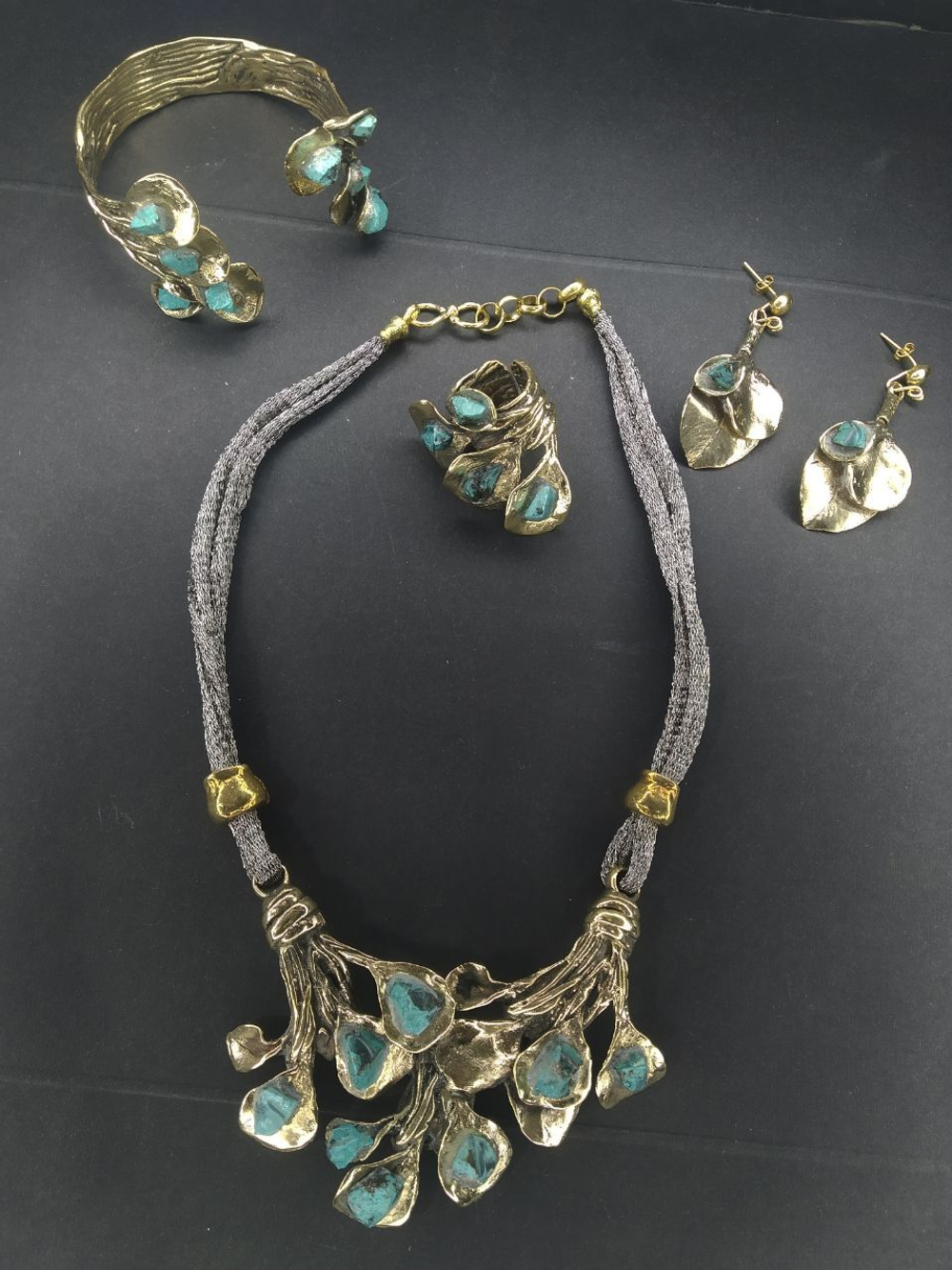 Колье веточка с листьями с бирюзой, бронза