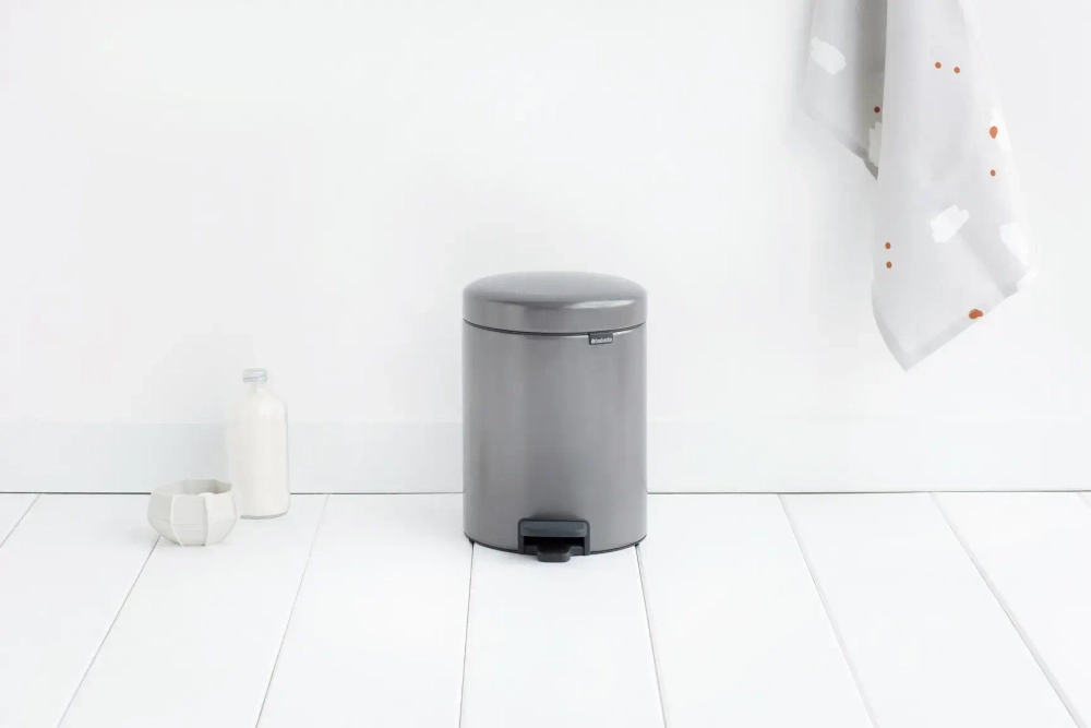 Brabantia Платиновый мусорный контейнер NewIcon 5л.
