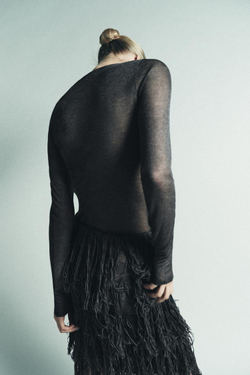 ZARA ВЯЗАНОЕ ПЛАТЬЕ С МЕТАЛЛИЗИРОВАННОЙ НИТЬЮ И БАХРОМОЙ, СЕРО-СИНИЙ