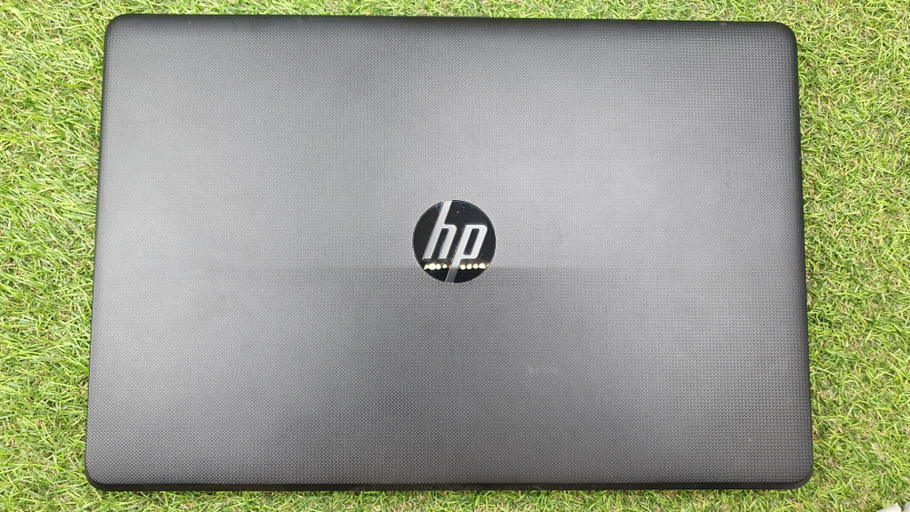 Ноутбук HP  1920x1080, AMD A6 9220 2.5 ГГц,  4 ГБ, Radeon R4 15-rb096ur 8UN29EA