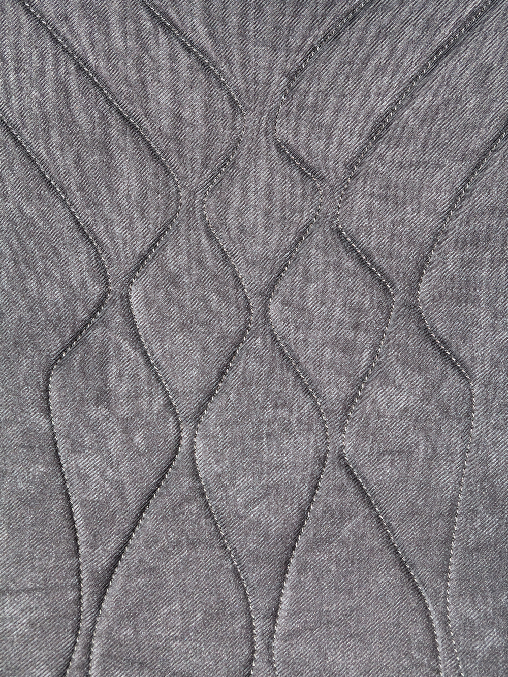 Чехлы Люкс MAN TGX, TGS с 2021 года без регулировки ремня безопасности водителя по высоте (экокожа, черный, серая вставка)