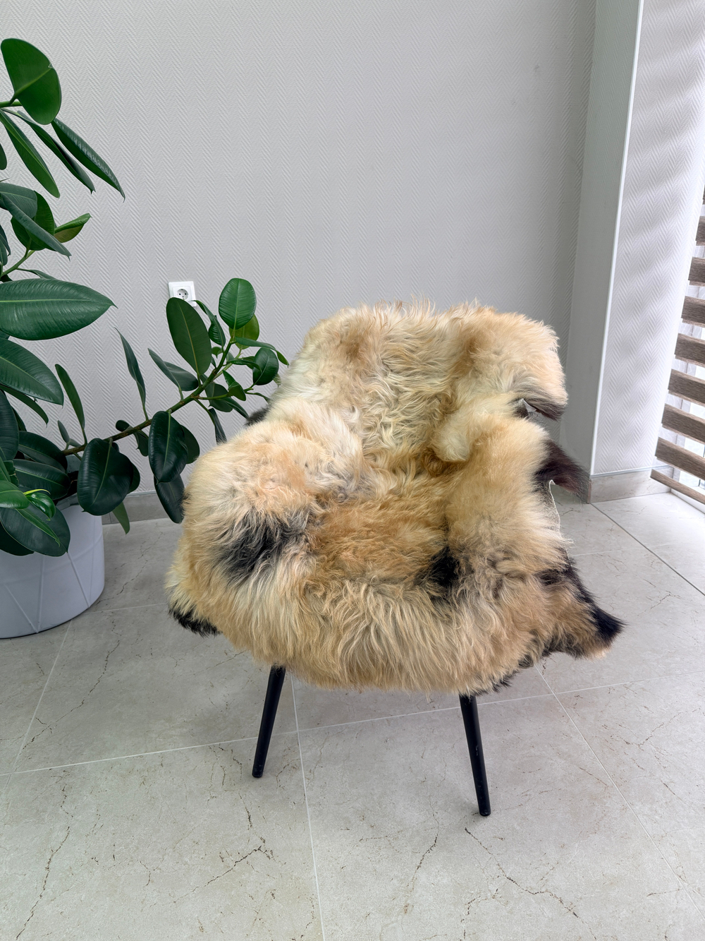 Шкура коврик меховой прикроватный овчина, 120х65 см.