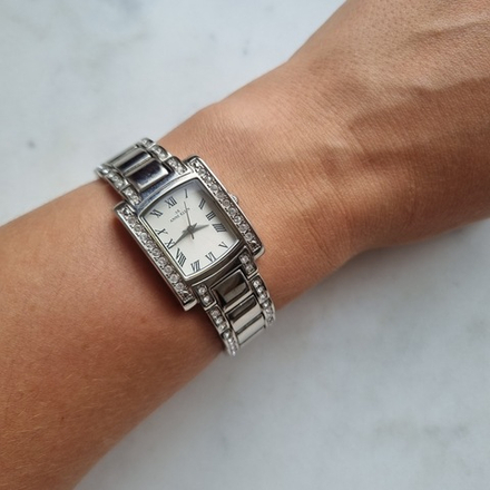 Часы Anne Klein