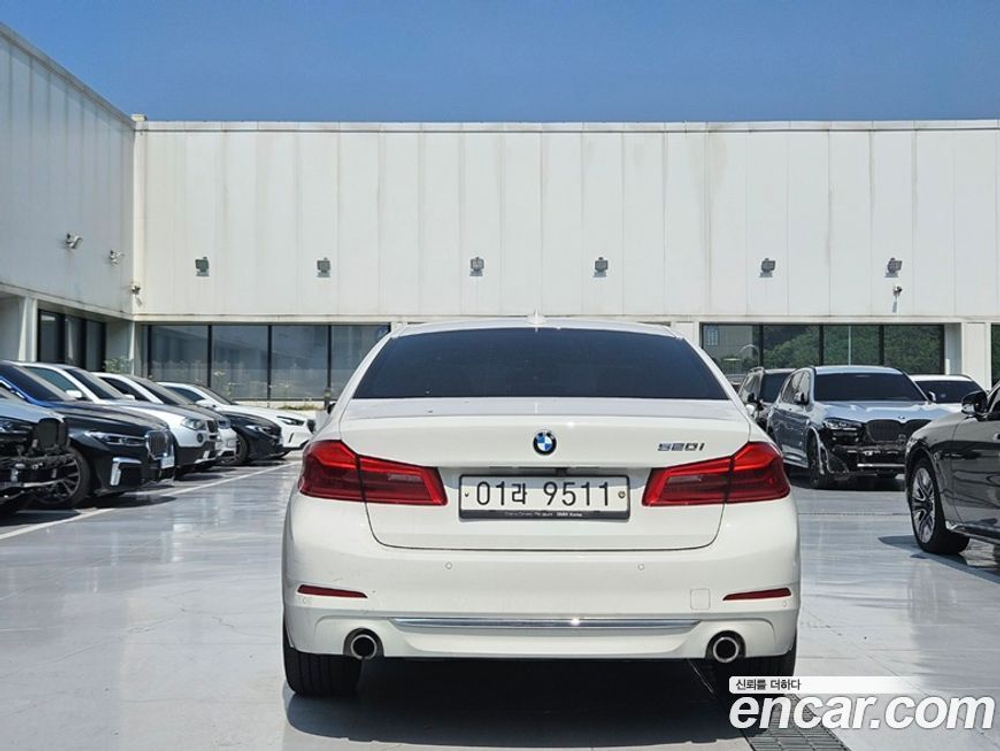 BMW 5 Series (G30) 520i Luxury (08.2019)