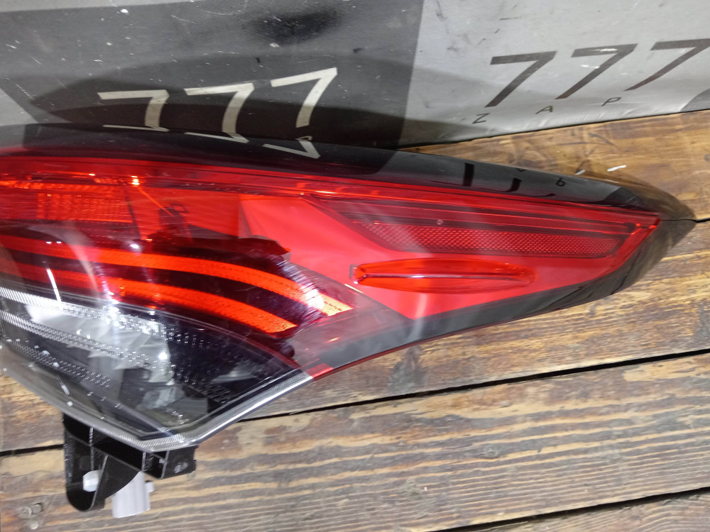 Фонарь задний правый Toyota Highlander 4 (U70) 19-нв Б/У Оригинал 815500E291