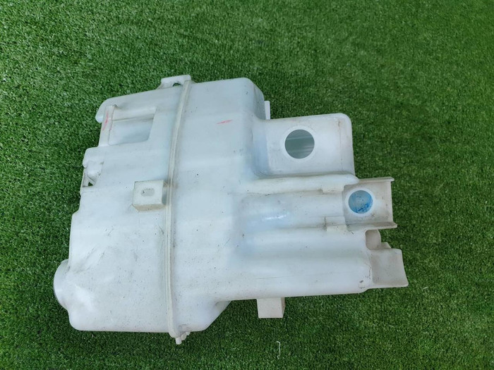 Бачок омывателя Toyota Camry xv70 (2017-н.в.)