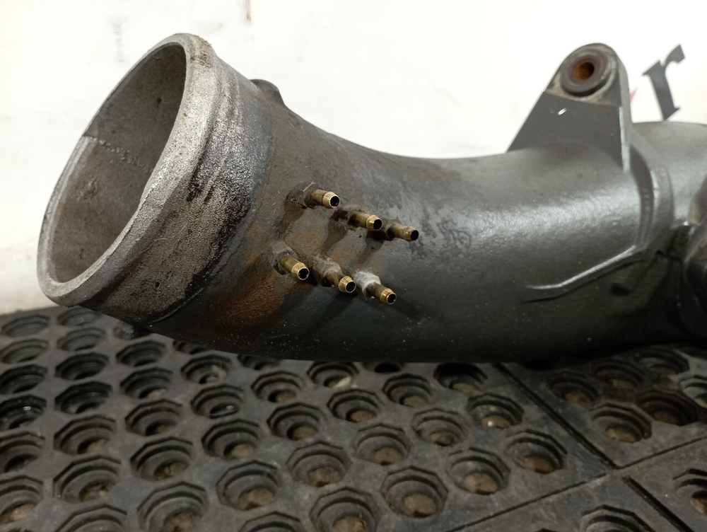 Патрубок интеркулера