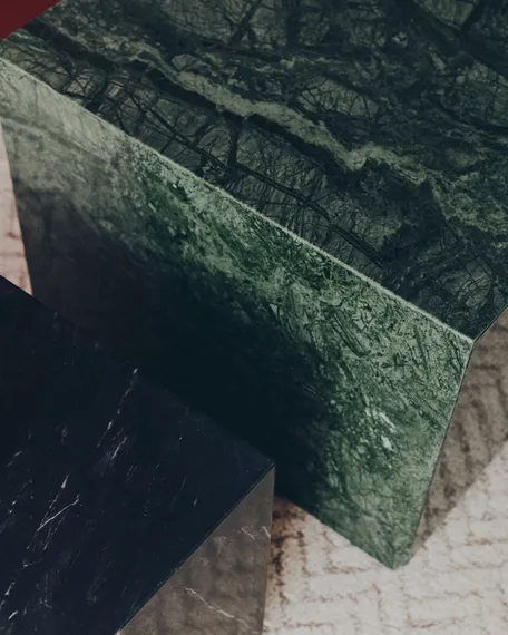 Приставной столик Sorein 40x40 см из черного мрамора