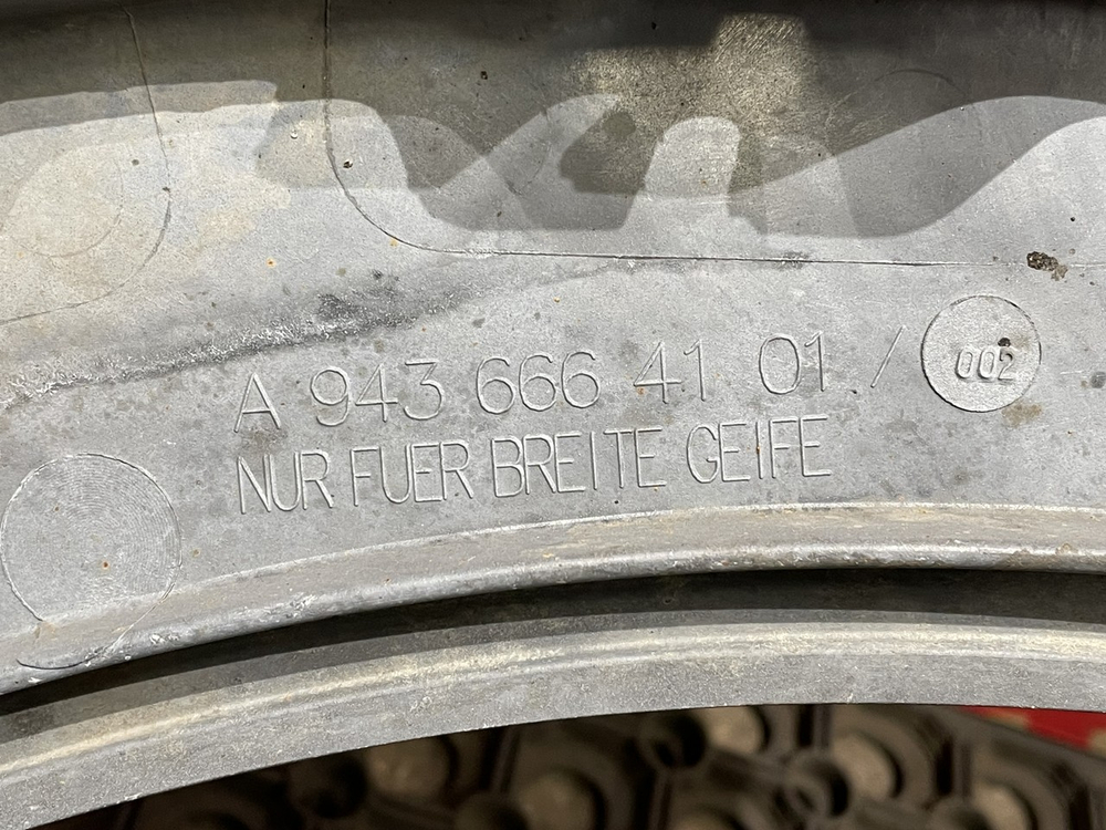 Корпус подножек правый