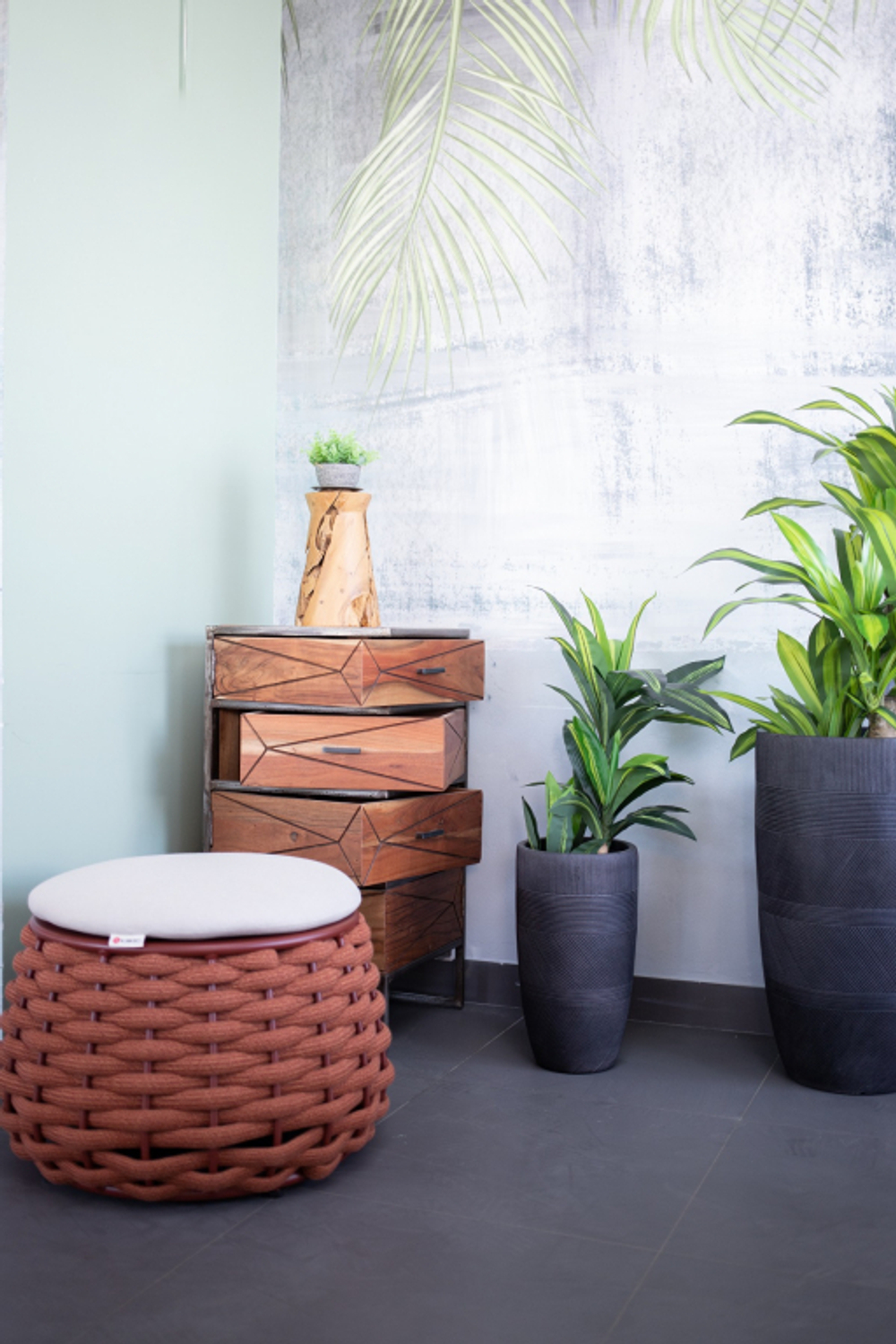 Пуф-столик плетеный с подушкой Tagliamento Pouf, терракотовый, светло-бежевый