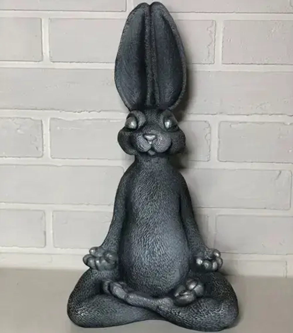 Фигура из гипса «Заяц Йога» 42 см (античное серебро)