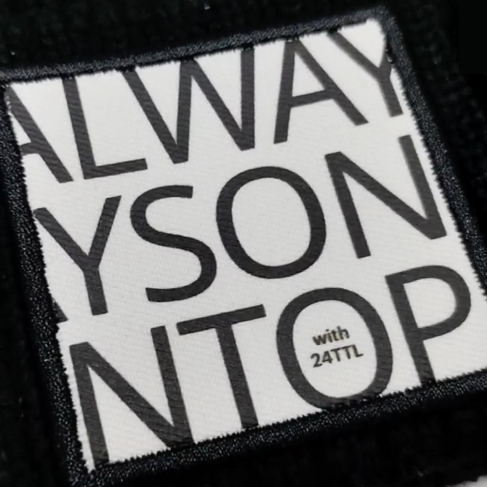 Фирменная новогодняя шапка «Всегда на высоте»