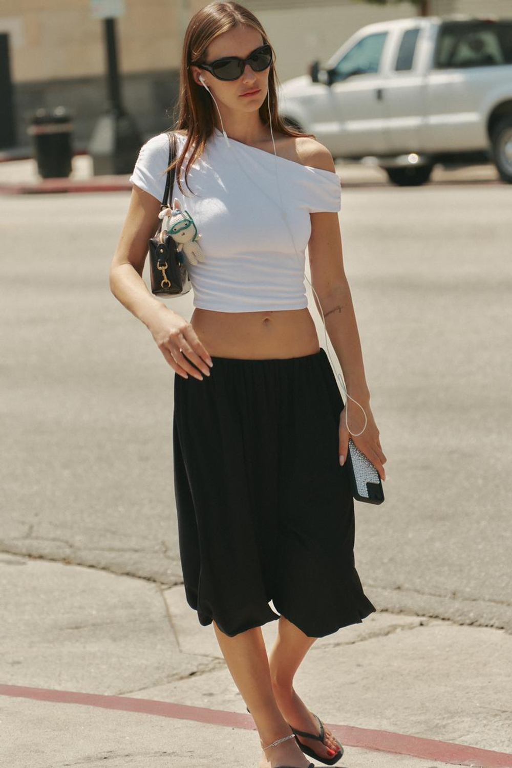 ZARA АСИММЕТРИЧНЫЙ ДРАПИРОВАННЫЙ ТОП, БЕЛЫЙ