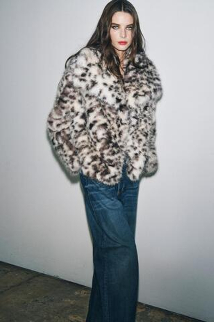 ZARA КОРОТКАЯ ШУБА ИЗ ИСКУССТВЕННОГО МЕХА С АНИМАЛИСТИЧЕСКИМ ПРИНТОМ — ZW COLLECTION, ЛЕОПАРДОВЫЙ