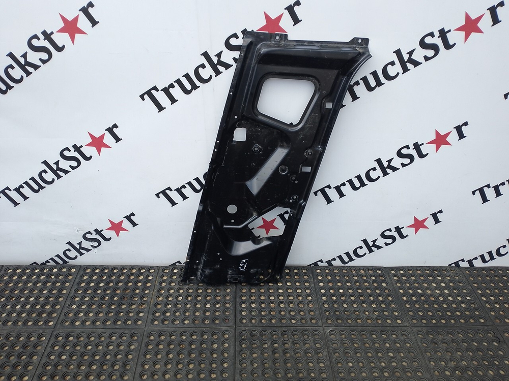 Кронштейн стеклоподъёмника правый 2018г