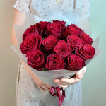 Букет из красных роз в матовой пленке 15 штук