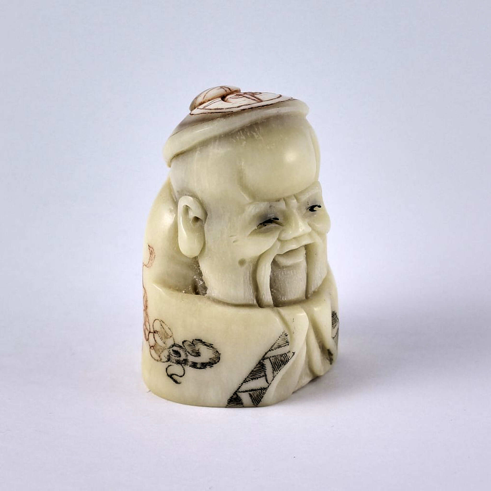 Нэцкэ Шоусин в кимоно