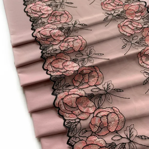 Вышивка на сетке телесная/розы 26 см