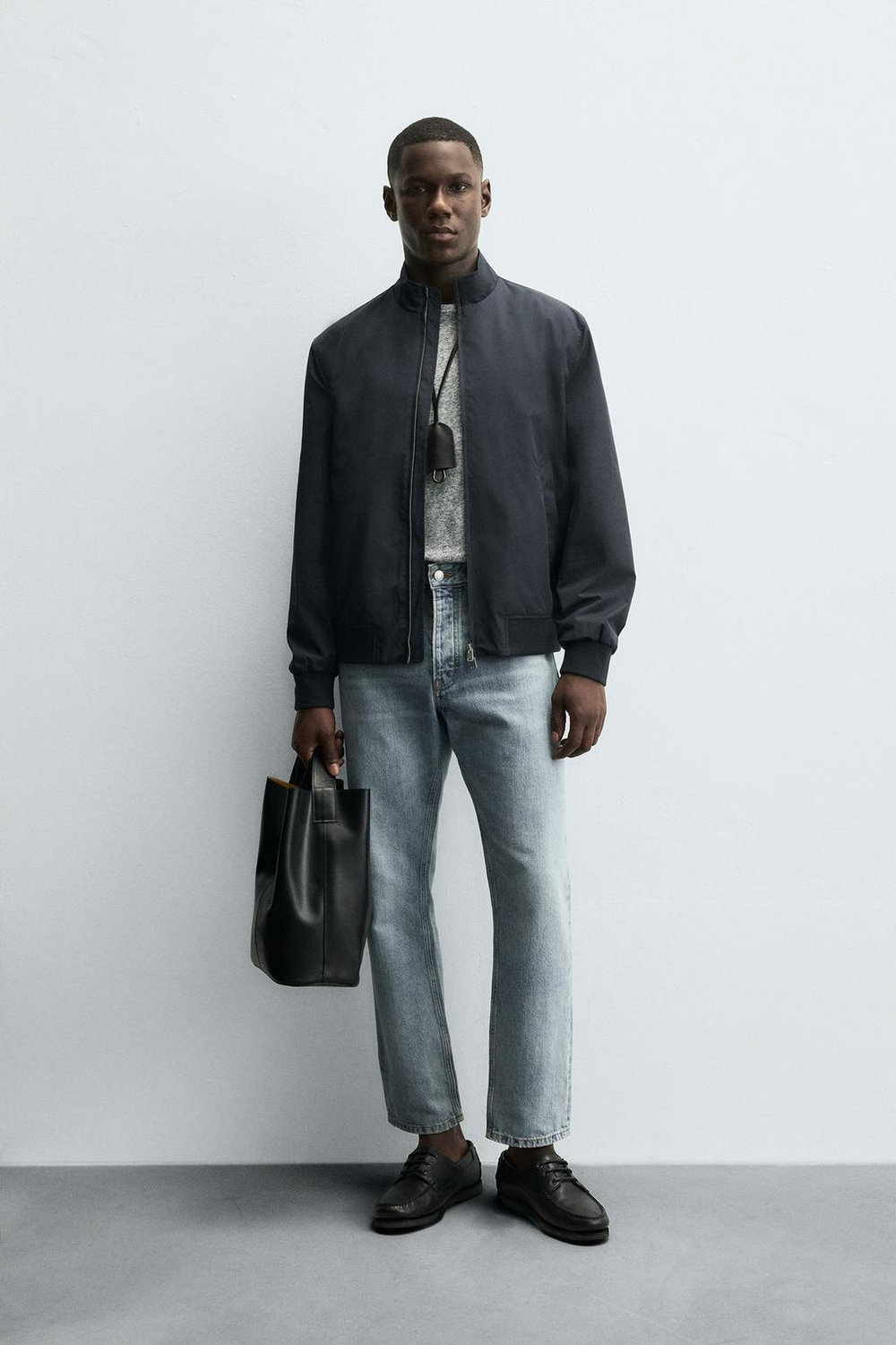 ZARA НЕПРОМОКАЕМАЯ КУРТКА ИЗ ТЕХНИЧЕСКОЙ ТКАНИ, МОРСКОЙ ТЕМНО-СИНИЙ