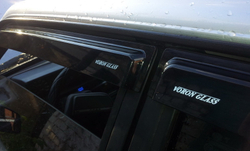 Ветровик (000281) HYUNDAI ix35 2010-н.в. /накладные/ скотч /к-т 4 шт./ Прочий VORON GLASS (Samurai)
