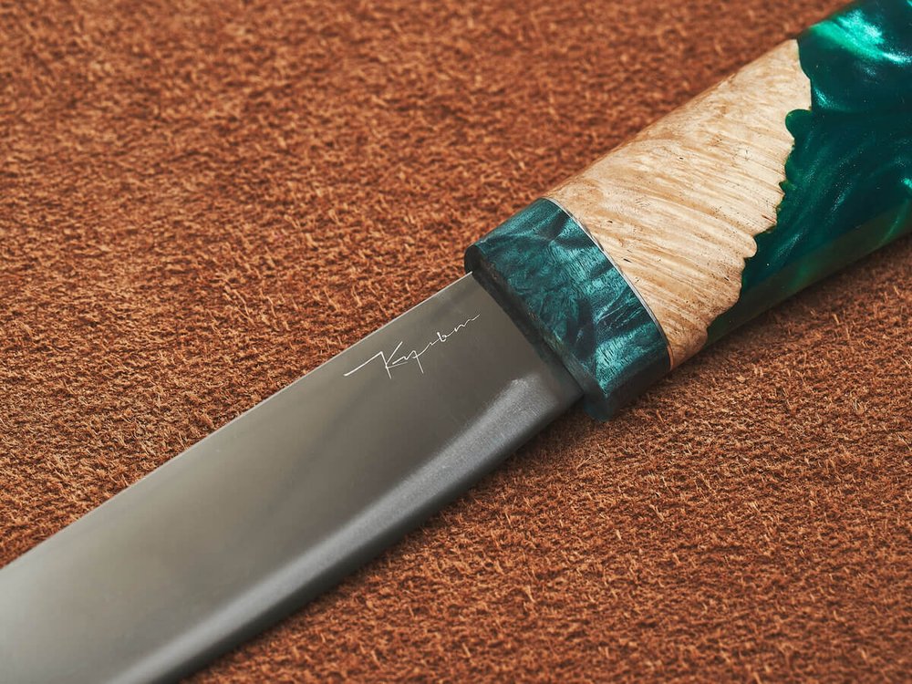 Якутский нож "Амга", сталь Х12МФ, рукоять стабилизированная карельская береза / акрил изумруд