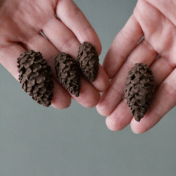 Молд силиконовый для лепки и творчества "Шишки 3 штуки" 10 см / Форма шишка для воска и мыла, гипса и полимерной глины