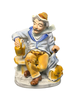 Фарфоровая статуэтка "Отдыхающий" ARPO