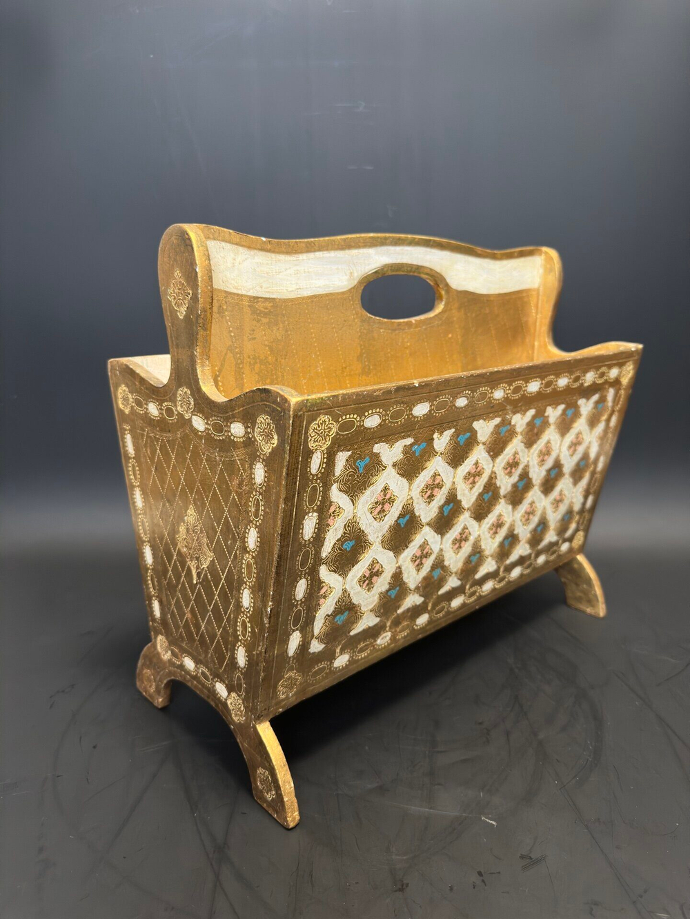 Флорентийская газетница