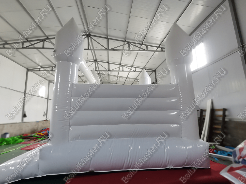 Белоснежный надувной батут - фотозона и реквизит для свадебных торжеств и праздников, 4*4*2,75 м