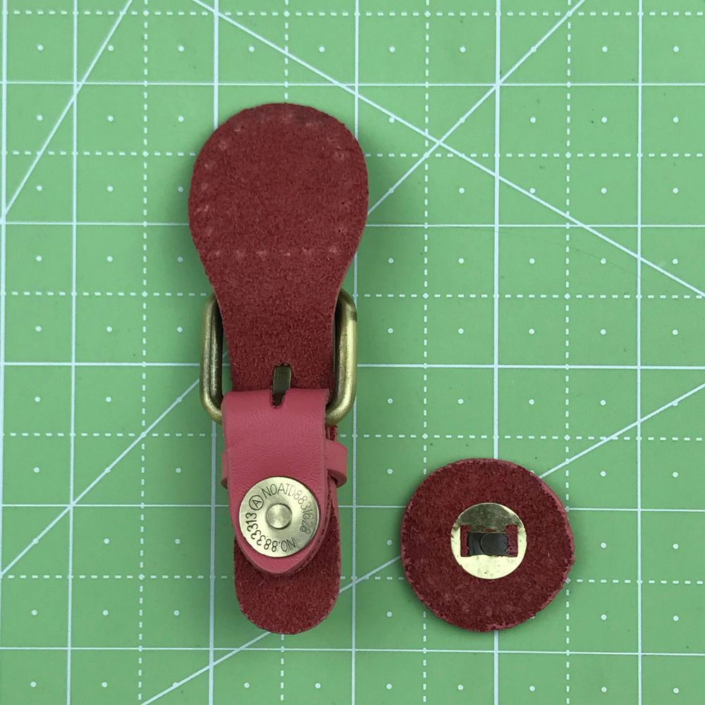 Магнитная застежка для сумок с пряжкой.  Розовая