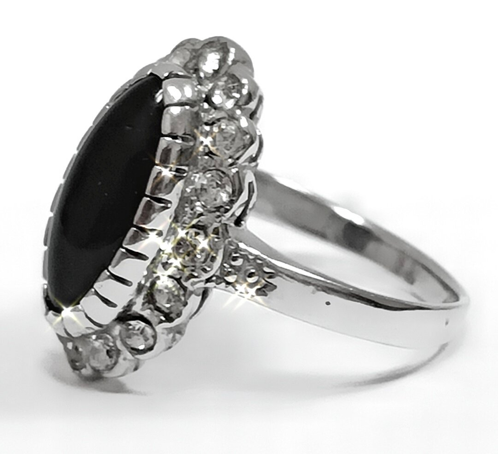 Ювелирное кольцо из серебра,вставка оникс,фианиты