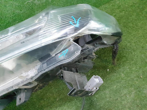 Битая Фара левая Toyota Land Cruiser 200 (2015-2021) LED