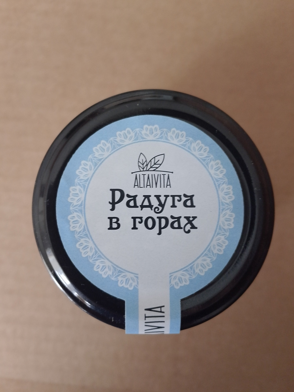 Радуга в горах, 70 г. стекл. Банка Черный чай, малина (ягода сушеная), смородина черная (ягода сушеная), смородина (лист), малина (лист)"