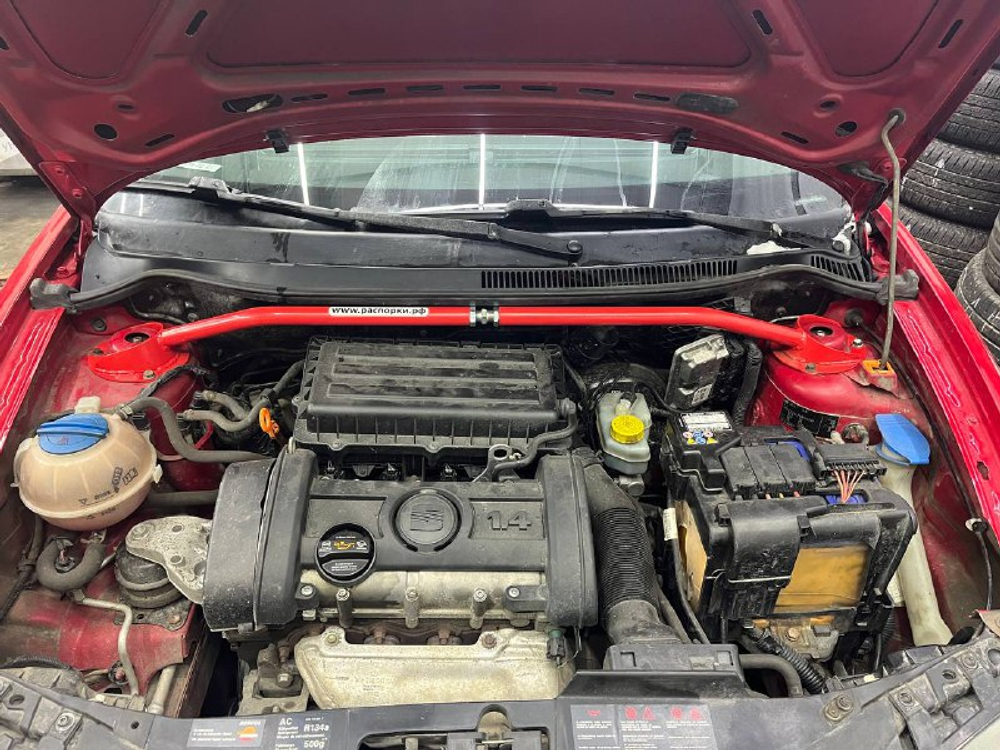 Распорка передних стоек (цельная) Skoda Fabia Mk1, Seat Ibiza 3 (ПОД ЗАКАЗ)