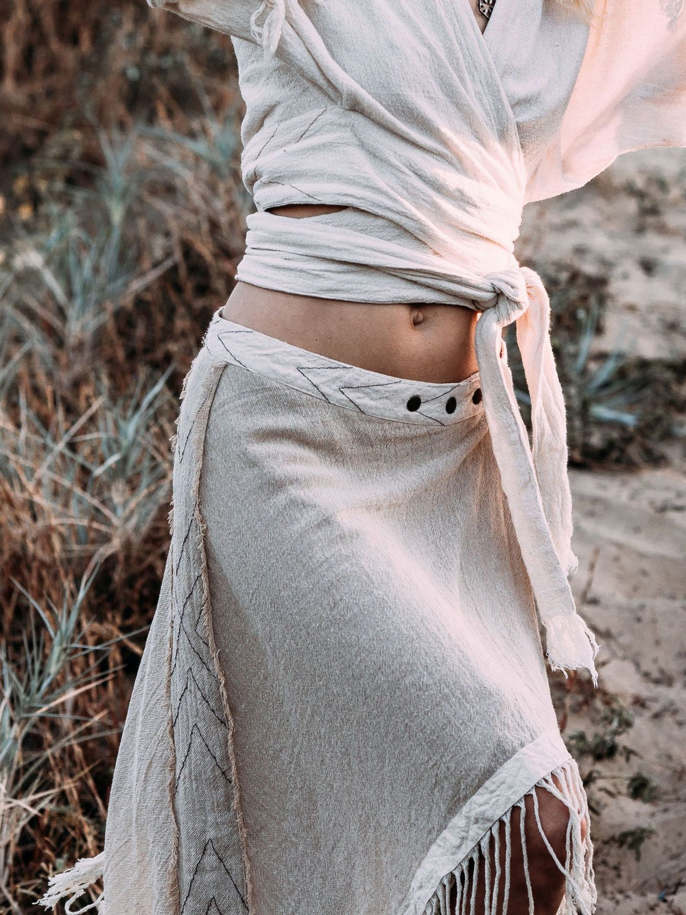 Юбка на кнопках с бахромой бежевая