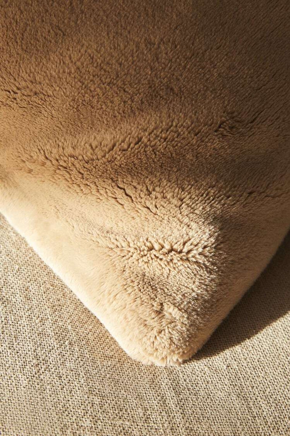 ZARA HOME ОДНОТОННЫЙ ЧЕХОЛ ДЛЯ ДЕКОРАТИВНОЙ ПОДУШКИ ИЗ ФЛИСА, БЕЖЕВЫЙ