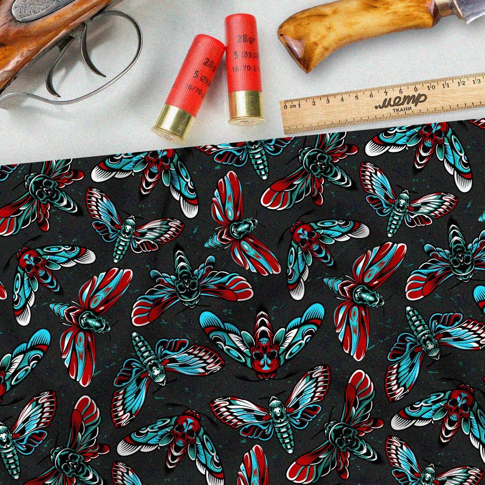 Ткань мембрана красно-синие цикады на чёрном фоне
