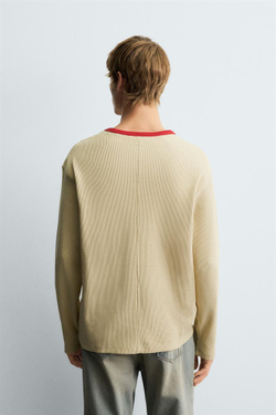 ZARA ФУТБОЛКА ИЗ ВАФЕЛЬНОЙ ТКАНИ С КОНТРАСТНОЙ ОТДЕЛКОЙ, РЫЖЕВАТО-КОРИЧНЕВЫЙ