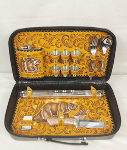 Набор подарочный для пикника  "Медведь" на 6 персон (несессер)