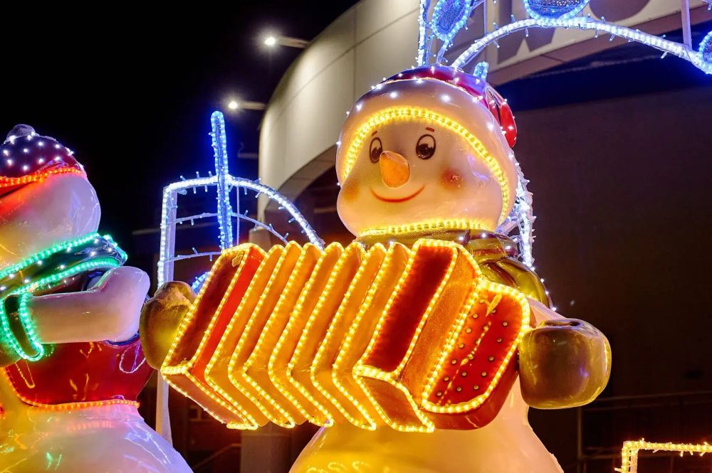 Уличные фигуры "Снеговики музыканты"