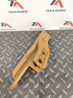 Зуб болтовой боковой правый E11 R