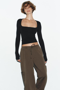 ZARA ФУТБОЛКА В РУБЧИК С КВАДРАТНЫМ ВЫРЕЗОМ, ЧЕРНЫЙ