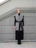 Комбинированный жилет в трендовой расцветке гусиная лапка