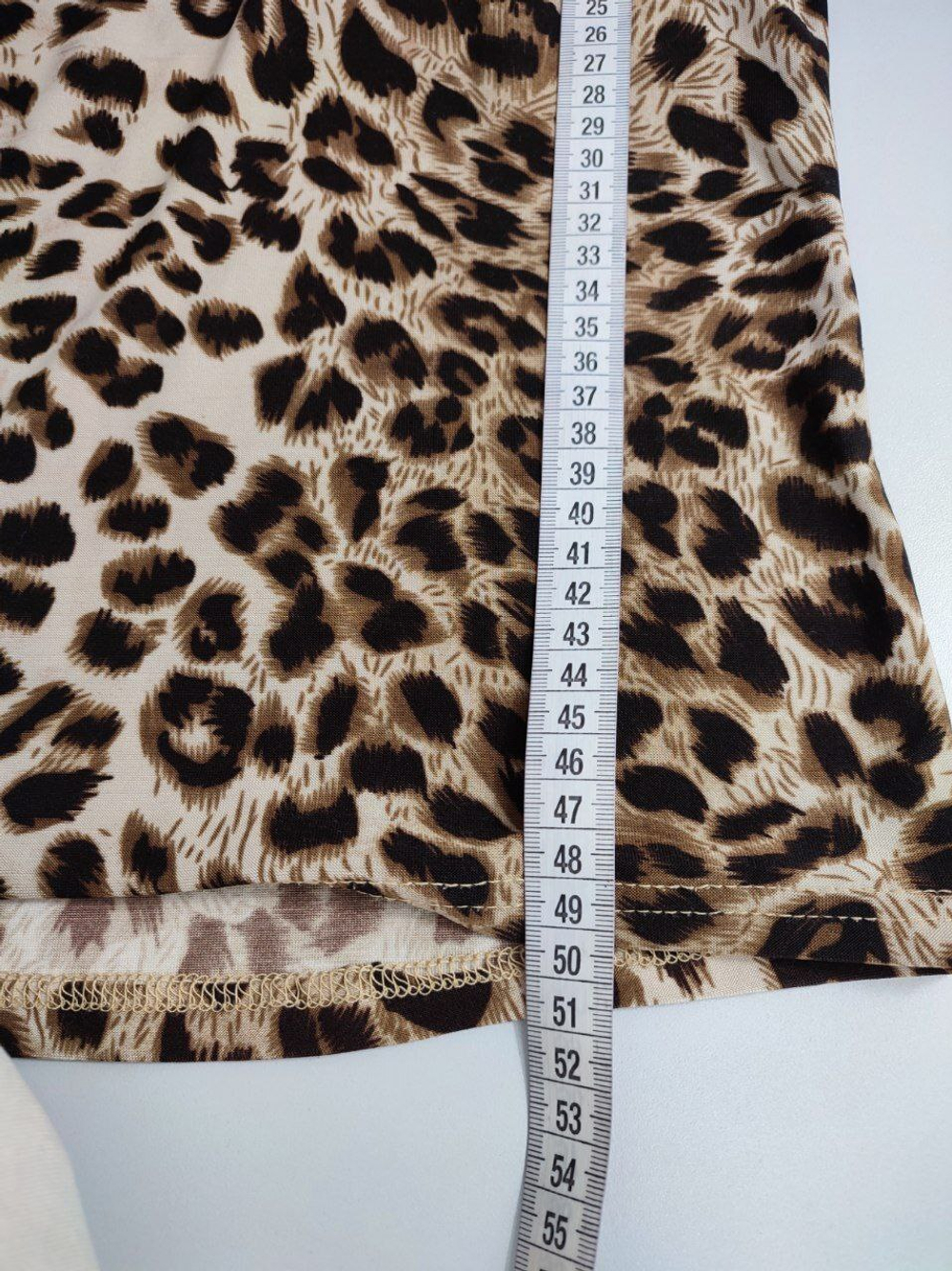 Джемпер с анималистичным принтом 44 размер