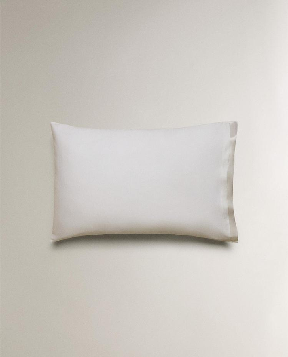 ZARA HOME САТИНОВАЯ НАВОЛОЧКА (300 НИТЕЙ), ЖЕЛТОВАТО-БЕЛЫЙ