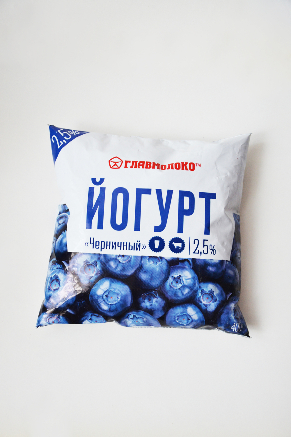 Йогурт черничный 2,5% 500мл