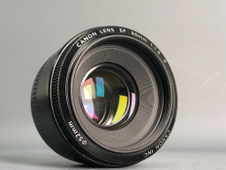 Canon EF 50mm 1.8 II царапка на задней линзе